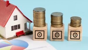 Graphique d'évolution des prix avec des maisons miniatures, illustration du marché immobilier en France en 2026
