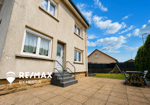 𝗗𝗢𝗡𝗖𝗢𝗨𝗥𝗧-𝗟𝗘𝗦-𝗖𝗢𝗡𝗙𝗟𝗔𝗡𝗦 Maison individuelle rénovée
